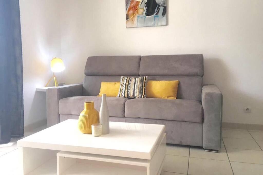 Nouveau ! Studio meublé, moderne, idéalement situé La Possession Exterior foto